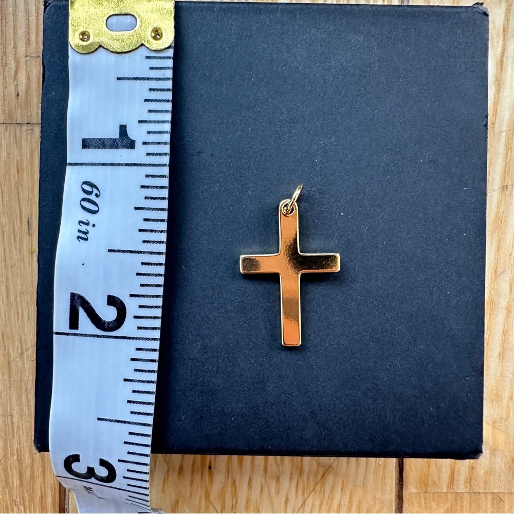 18k gold pendant